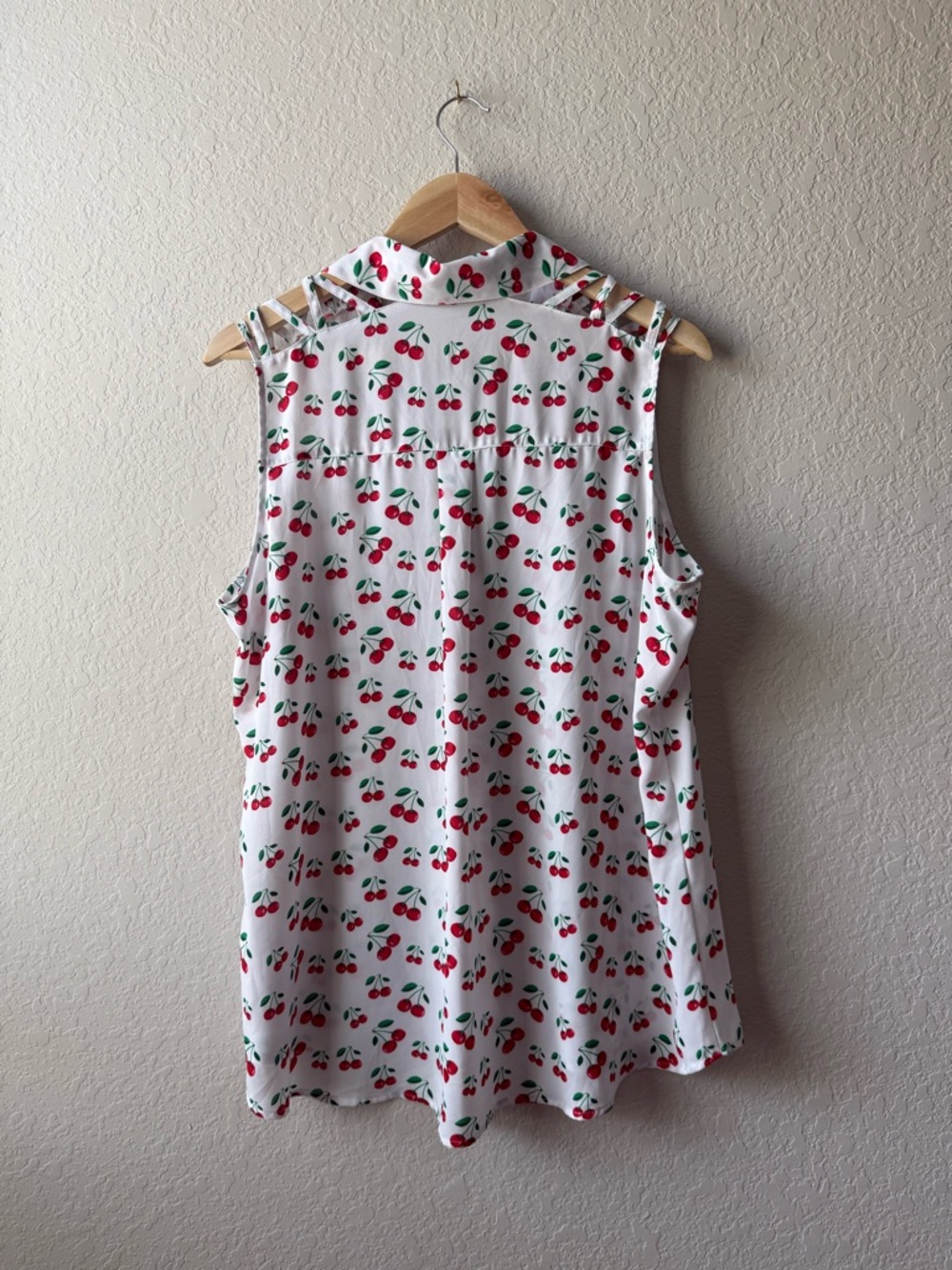 Express White Cherry-Print Sleeveless Button-Down Blouse - Picture 2 of 4